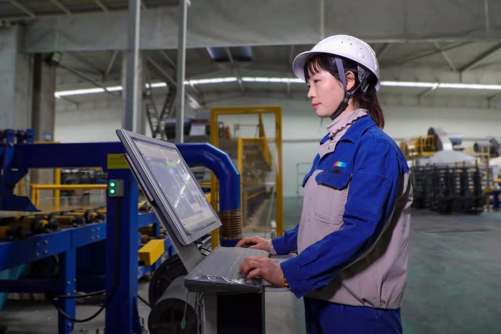 安彩“她”力量|牛愛芳:獨(dú)一無二的芳華